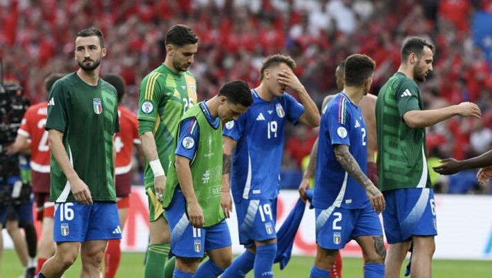 BERLIN, GERMANY - JUNE 29: Mateo Retegui of Italy reacts to defeat after the UEFA EURO 2024 round of 16 match between Switzerland and Italy at Olympiastadion on June 29, 2024 in Berlin, Germany. (Photo by Claudio Villa/Getty Images for FIGC) Condò: “È stato un naufragio tecnico e tattico, non si facevano due passaggi di fila” - immagine 1