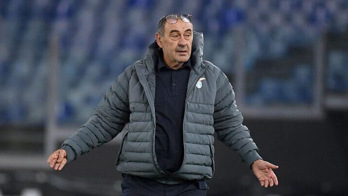 ROME, ITALY - DECEMBER 07: SS Lazio head coach Maurizio Sarri during the Serie A match between SS Lazio and Bologna FC 1909 at Stadio Olimpico on December 07, 2025 in Rome, Italy. (Photo by Marco Rosi - SS Lazio/Getty Images) Sarri: “Cosa filtra sullo stop di Isaksen! Tavares, Gila, Castellanos, Basic e su Immobile…” - immagine 1