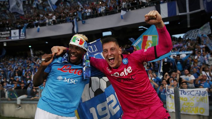 NAPLES, ITALY - MAY 07: Pierluigi Gollini and Victor Osimhen of SSC Napoli celebrates victory after the Serie A match between SSC Napoli and ACF Fiorentina at Stadio Diego Armando Maradona on May 07, 2023 in Naples, Italy. (Photo by Francesco Pecoraro/Getty Images) Audero