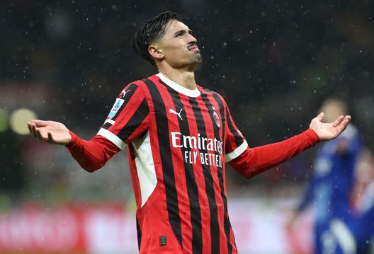 Milano, Italia - 15 marzo 2025: L'esultanza di Tijjani Reijnders dopo aver segnato il secondo gol del Milan contro il Como. (Foto di Marco Luzzani/Getty Images) Milan-Como in Australia? La clamorosa indiscrezione arrivata dall’Oceania- immagine 2