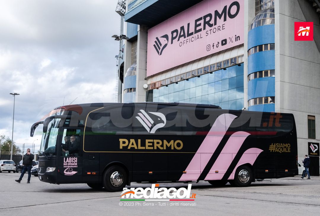 FOTO Parma-Palermo, il Palermo in partenza dal ‘Renzo Barbera’ (GALLERY)- immagine 1