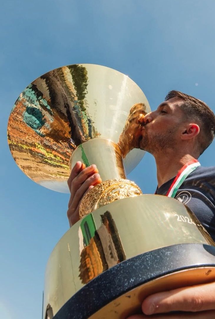 L’amore si presenta in diversi modi: quanti cuori e baci per gli azzurri – LA GALLERY- immagine 1