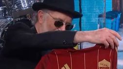 De Gregori, compleanno giallorosso: il regalo della Roma per i suoi 74 anni – VIDEO