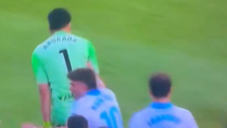 Scene surreali in Spagna, il portiere del Saragozza colpisce l’avversario! – IL VIDEO