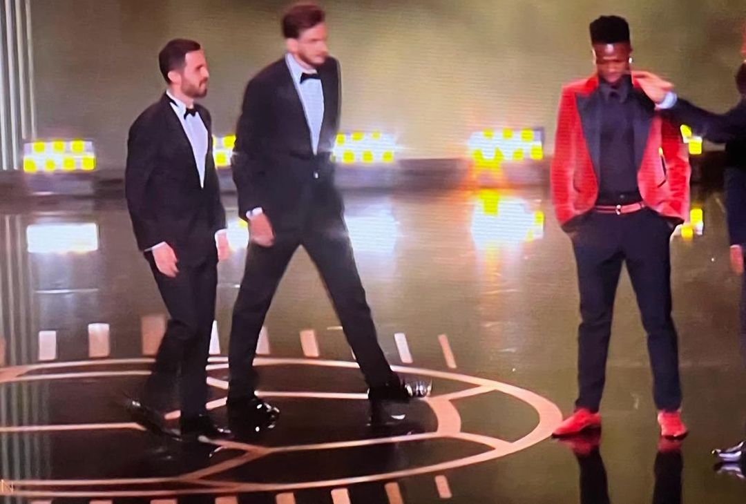 GALLERY Pallone d’Oro 2023, Kvaratskhelia sfila sul palco della kermesse parigina - immagine 3