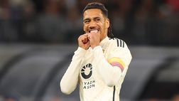 Arabia, esordio da incubo per Smalling: autogol ed espulsione – VIDEO