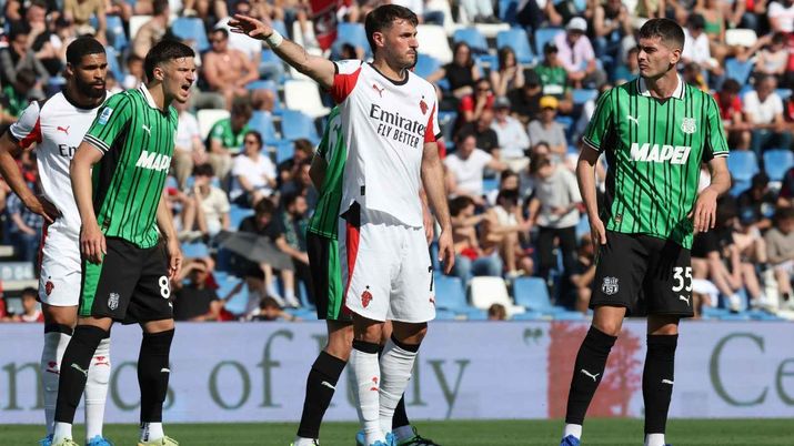 Santiago Giménez, attaccante AC Milan, qui durante Sassuolo-Milan di Serie A
