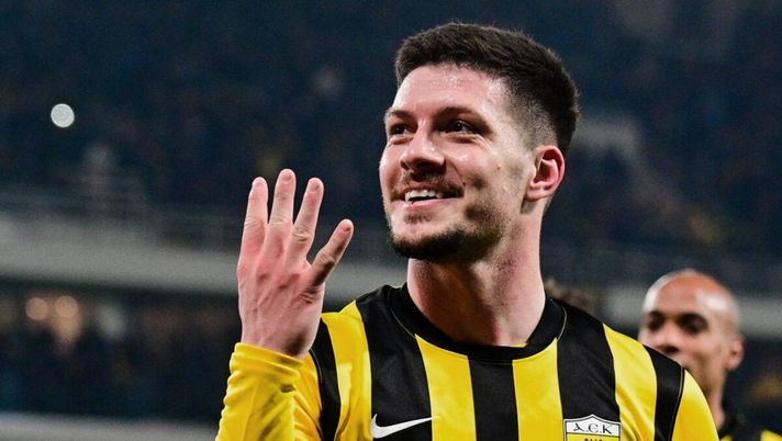 Jovic senza pietà con Calabria: l’ex rossonero ne segna quattro e trionfa nel derby di Atene - immagine 1