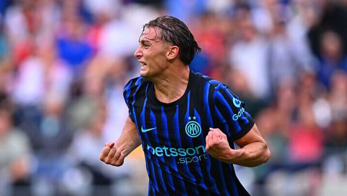 SEATTLE, WASHINGTON - JUNE 25: Francesco Pio Esposito of FC Internazionale celebrates with teammates after scoring his team's first goal during the FIFA Club World Cup 2025 group E match between FC Internazionale Milano and CA River Plate at Lumen Field on June 25, 2025 in Seattle, Washington. (Photo by Mattia Pistoia - Inter/Inter via Getty Images) Agente Pio Esposito: “L’Inter non lo vende!”. Cambiano i piani in attacco: Bonny in arrivo, Hojlund… - immagine 1