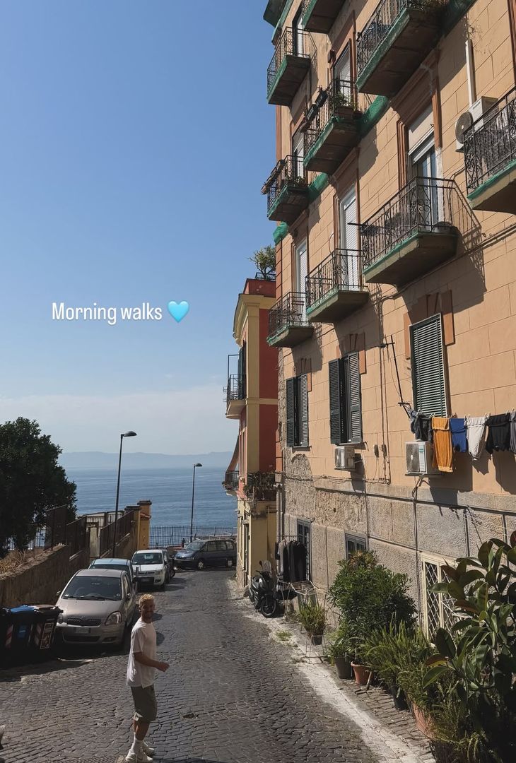 Mertens è tornato a casa! Vacanze a Napoli con la famiglia per l’ex azzurro – GALLERY - immagine 3