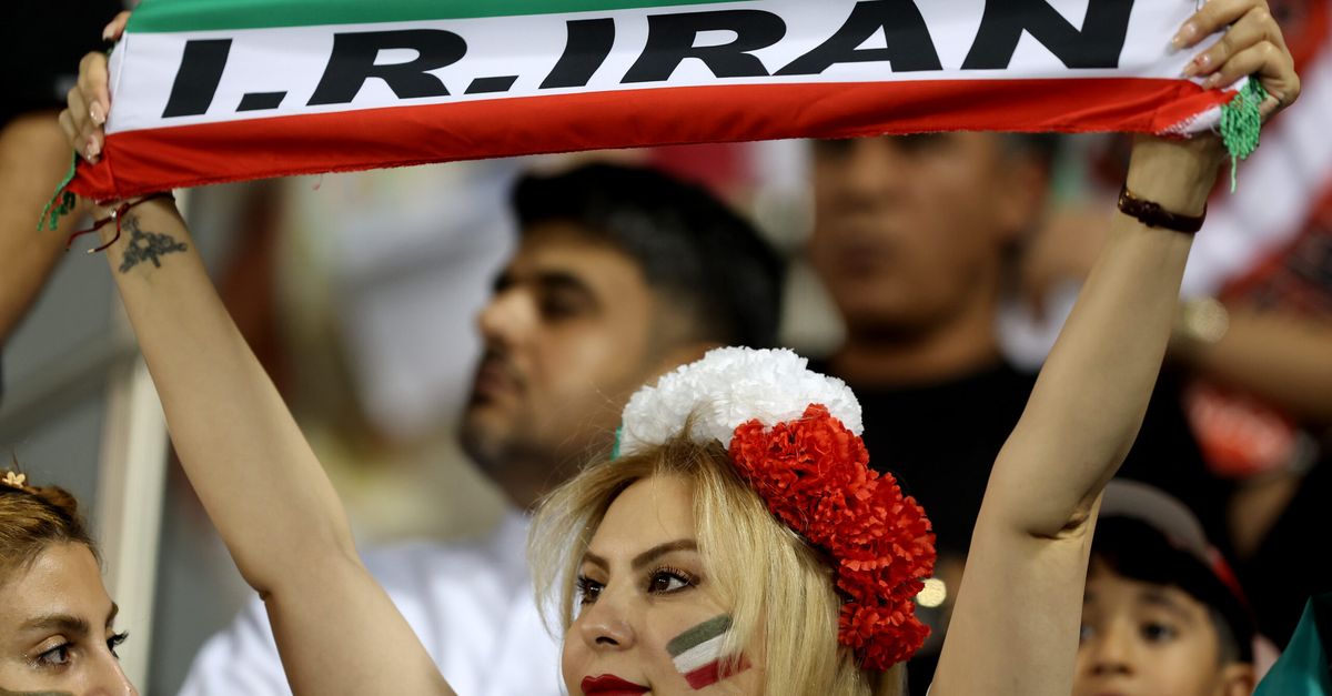 Mondiali 2026, gli Usa negano i visti: l'Iran in risposta diserta la cerimonia dei sorteggi