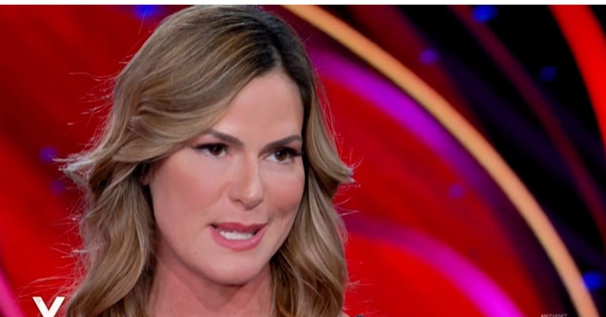 Thais Wiggers, post contro il gossip dopo la paparazzata: “Fidanzata? Affari miei”