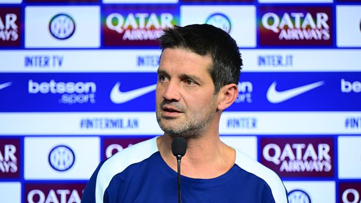 COMO, ITALY - NOVEMBER 22: Head Coach Cristian Chivu of FC Internazionale attends during the FC Internazionale press conference at BPER Training Centre at Appiano Gentile on November 22, 2025 in Como, Italy. (Photo by Mattia Pistoia - Inter/Inter via Getty Images) Inter, Chivu: “Ci davano per finiti, ma vogliamo dominare in Serie A e in Europa” - immagine 1