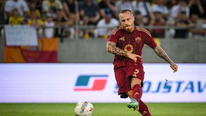 KOSICE, SLOVAKIA - JULY 22: Angelino of AS Roma in action during the Pre-season Friendly match between Kosice and AS Roma at Kosicka Futbalova Arena on July 22, 2024 in Kosice, Slovakia. (Photo by Fabio Rossi/AS Roma via Getty Images) Angeliño: “Veniamo da giorni difficili ma siamo tutti con Juric” - immagine 1