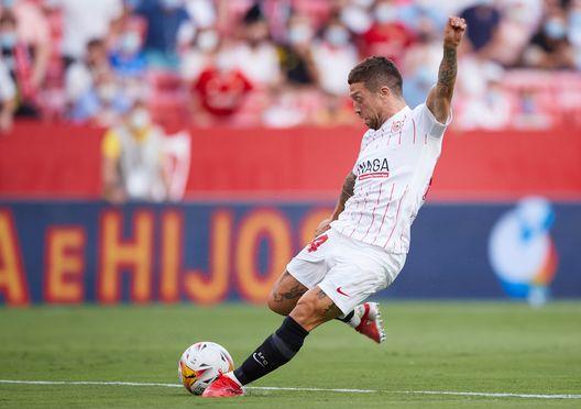 SIVIGLIA, SPAGNA - 22 SETTEMBRE: Alejandro Papu Gomez del Sevilla FC segna un goal nel match contro il Valencia CF. (Photo by Fran Santiago/Getty Images) Lo sfogo del Papu Gomez: “Chi ha assunto droga trattato meglio di me”- immagine 3