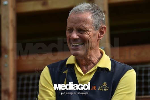 Maurizio Zamparini sulla tribuna di Bad Kleinkirchheim in ritiro (Puglia/Getty) Palermo, tre anni fa l’addio a Zamparini: il dogma del patron e l’anima di Maurizio- immagine 6