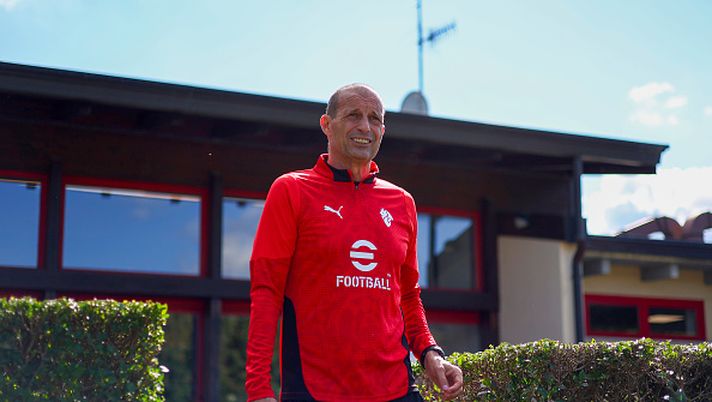 CAIRATE, ITALY - SEPTEMBER 10: Head coach Massimiliano Allegri of AC Milan looks on during an AC Milan training session at Milanello on September 10, 2025 in Cairate, Italy. (Photo by Giuseppe Cottini/AC Milan via Getty Images)  mezzogiorno