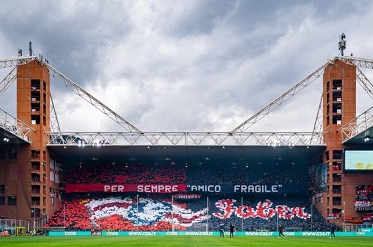 GENOVA, ITALIA - 13 GENNAIO: I tifosi del Genoa hanno realizzato una coreografia in memoria del compianto musicista Fabrizio De André prima del calcio d'inizio della partita di Serie A TIM tra Genoa CFC e Torino FC allo Stadio Luigi Ferraris, il 13 gennaio 2024 a Genova. (Foto di Simone Arveda/Getty Images) Bologna-Genoa: la partita sugli spalti. Due tifoserie a confronto- immagine 3
