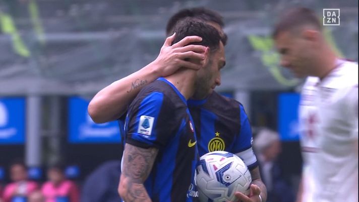 Inter-Torino – Calhanoglu offre il rigore a Lautaro, ma il Toro reagisce così. E lo stadio… - immagine 1