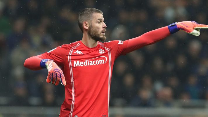 MILAN, ITALY - OCTOBER 29: David de Gea of ACF Fiorentina gestures during the Serie A match between FC Internazionale and ACF Fiorentina at Giuseppe Meazza Stadium on October 29, 2025 in Milan, Italy. (Photo by Marco Luzzani/Getty Images) david de gea