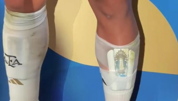 In Argentina – Lautaro Martinez con un oggetto ha commosso i tifosi- immagine 3