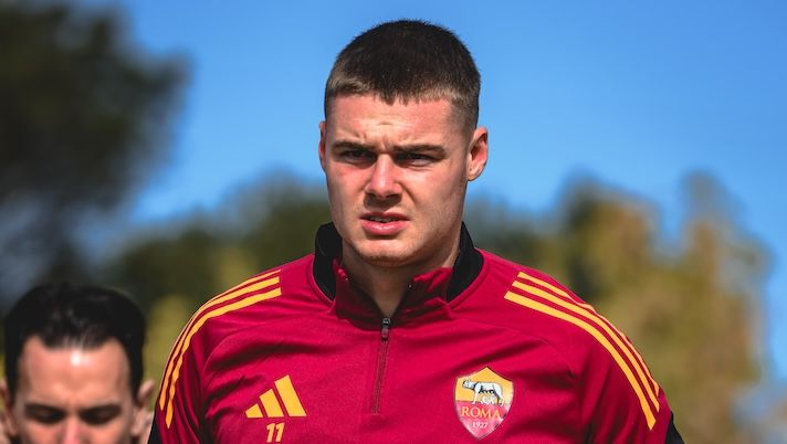 ROME, ITALY - OCTOBER 16: AS Roma player Evan Ferguson during training session at Centro Sportivo Fulvio Bernardini on October 16, 2025 in Rome, Italy. (Photo by Luciano Rossi/AS Roma via Getty Images) BREAKING – Roma, c’è l’esito degli esami per Ferguson: i tempi di recupero - immagine 1