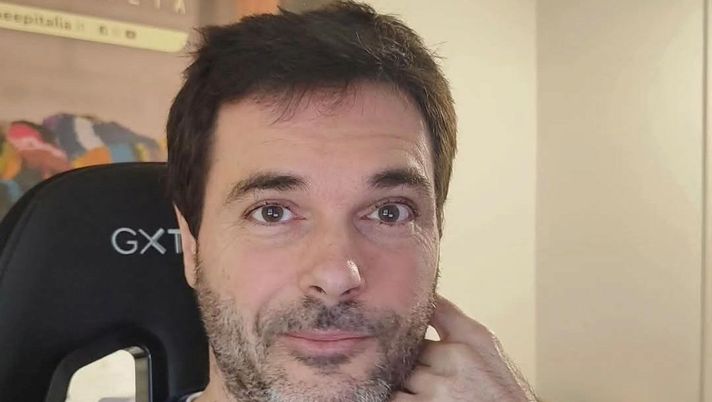 Adesivo “Odio Napoli”, che gesto di Tommasi: “Sono sceso dall’auto e l’ho staccato” Adesivo “Odio Napoli”, che gesto di Tommasi: “Sono sceso dall’auto e l’ho staccato” - immagine 1