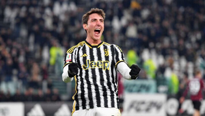TURIN, ITALY - JANUARY 04: Andrea Cambiaso of Juventus celebrates after scoring his team's second goal during the Coppa Italia Round of 16 match between Juventus FC v US Salernitana at Allianz Stadium on January 04, 2024 in Turin, Italy. (Photo by Chris Ricco - Juventus FC/Juventus FC via Getty Images) UFFICIALE – Cambiaso rinnova con la Juve fino al 2029: il comunicato - immagine 1