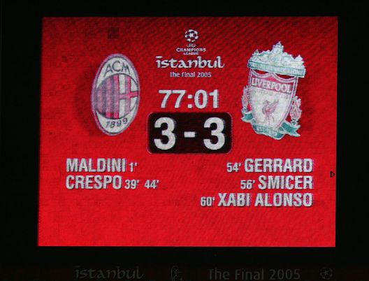 ISTANBUL, TURKEY - MAY 25: The electronic scoreboard indicates Liverpool's amazing comeback during the European Champions League final between Liverpool and AC Milan on May 25, 2005 at the Ataturk Olympic Stadium in Istanbul, Turkey. (Photo by Clive Brunskill/Getty Images) Milan e Liverpool: dopo Istanbul c’è sempre Atene- immagine 8