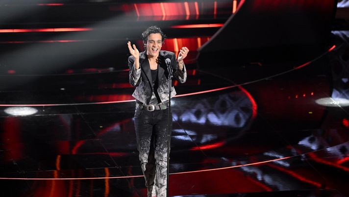 Tananai: “La svolta dopo l’ultimo posto a Sanremo? Grazie alla mia ragazza. Mi guardo…”  Tananai: “La svolta dopo l’ultimo posto a Sanremo? Grazie alla mia ragazza. Mi guardo…” - immagine 1