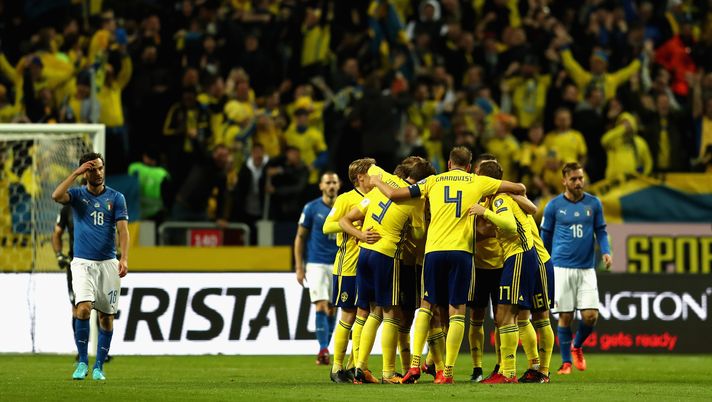 SOLNA, SWEDEN - NOVEMBER 10: Jakob Johansson of Sweden celebrates (obscure) scoring his sides first goal with his team mates during the FIFA 2018 World Cup Qualifier Play-Off: First Leg between Sweden and Italy at Friends arena on November 10, 2017 in Solna, Sweden. (Photo by Catherine Ivill/Getty Images) Nazionale, una brutta Italia cade in Svezia: per Belotti un’ora e un’occasione - immagine 1