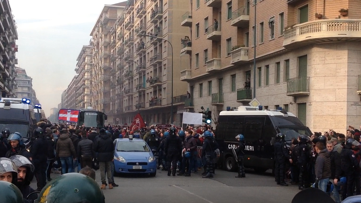 Torino-Juventus: tifoserie a contatto, due accoltellati non gravi Torino-Juventus: tifoserie a contatto, due accoltellati non gravi - immagine 1