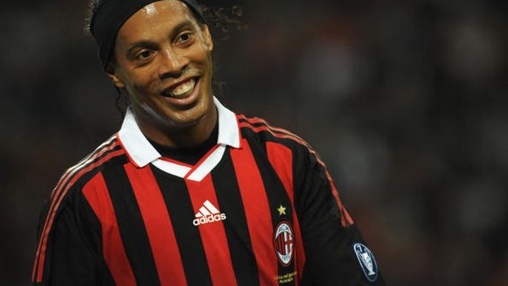 Ronaldinho, il brasiliano torna in campo a novembre per una sfida di beneficenza - immagine 1