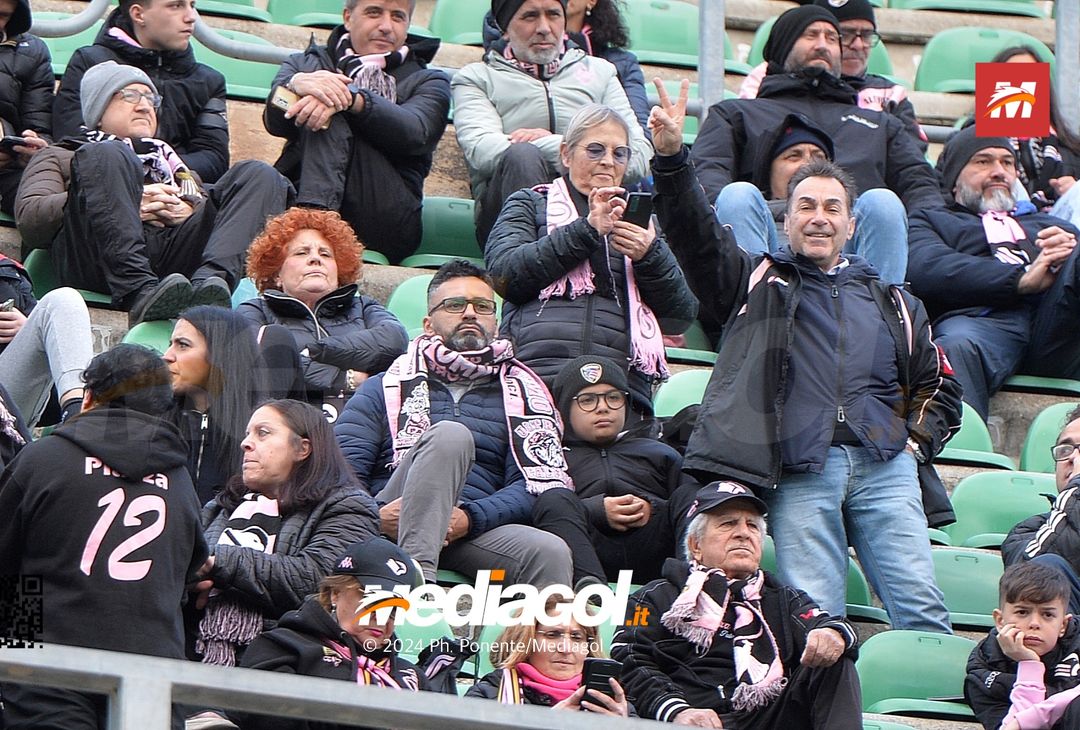 FOTOTIFO Palermo-Modena 4-2, gli scatti ai tifosi al “Renzo Barbera” (GALLERY) - immagine 51
