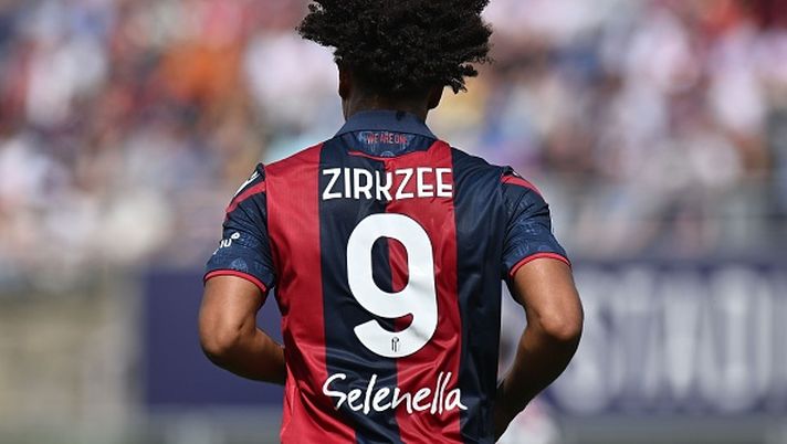 BOLOGNA, ITALY - APRIL 28: Joshua Zirkzee of Bologna FC looks on during the Serie A TIM match between Bologna FC and Udinese Calcio at Stadio Renato Dall'Ara on April 28, 2024 in Bologna, Italy. (Photo by Alessandro Sabattini/Getty Images) ORDINE DEL…GIORNO – E’ derby sulle commissioni, con i soldi “degli altri”: e Zirkzee che dice? - immagine 1