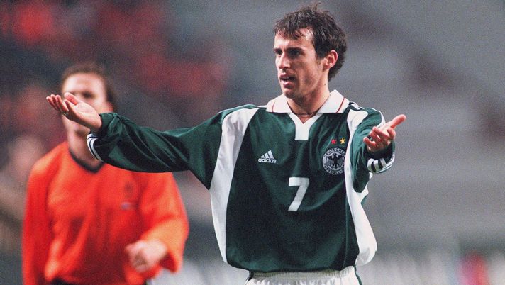 Scholl in maglia tedesca. (Photo by Alexander Hassenstein/Bongarts/Getty Images) Bayern Monaco, va in fiamme la casa dell’ex calciatore Scholl: tutti illesi- immagine 1