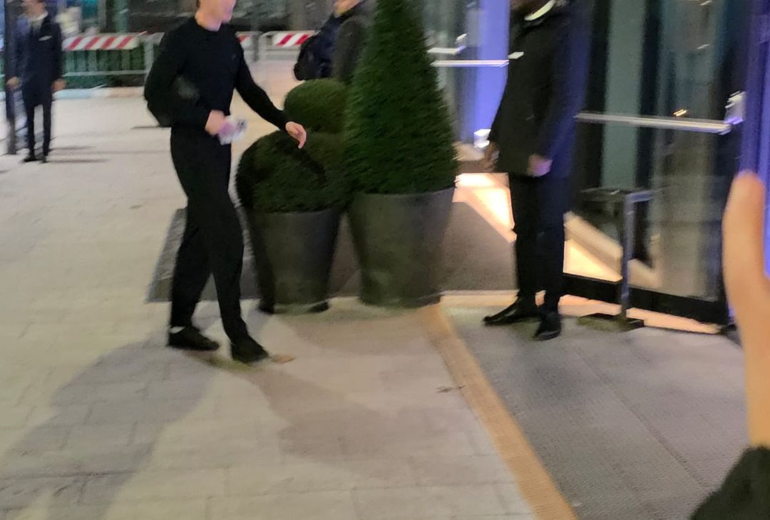 Il Napoli è da pochi minuti giunto all'hotel milanese che li ospiterà fino a domani. Ecco le foto raccolte dal prof. Bruno Siciliano all'arrivo dei campioni azzurri nel capoluogo lombardo.