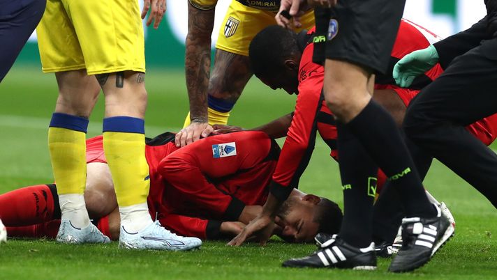 MILAN, ITALY - FEBRUARY 22: Ruben Loftus-Cheek of AC Milan lies injured during the Serie A match between AC Milan and Parma Calcio 1913 at Giuseppe Meazza Stadium on February 22, 2026 in Milan, Italy. (Photo by Marco Luzzani/Getty Images) Loftus-Cheek Milan