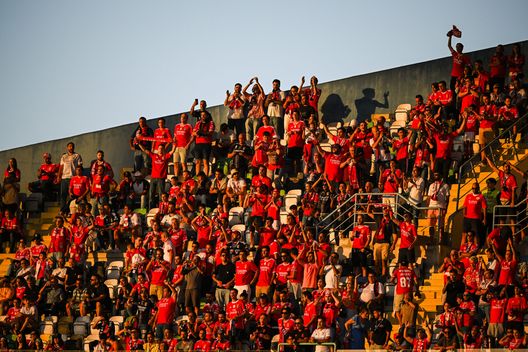 AVEIRO, PORTOGALLO - 9 AGOSTO: I tifosi del Benfica prima della partita finale della Supercopa de Portugal contro il Porto all'Estadio Municipal de Aveiro. (Foto di Octavio Passos/Getty Images) Porto Benfica