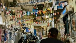 GALLERY Conte innamorato di Napoli: le foto pubblicate in giro per la città