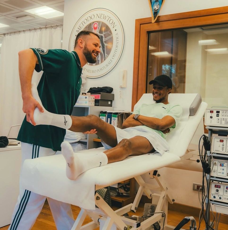 FOTO – Kouamé fa fisioterapia per il ginocchio e cita la bibbia - immagine 1