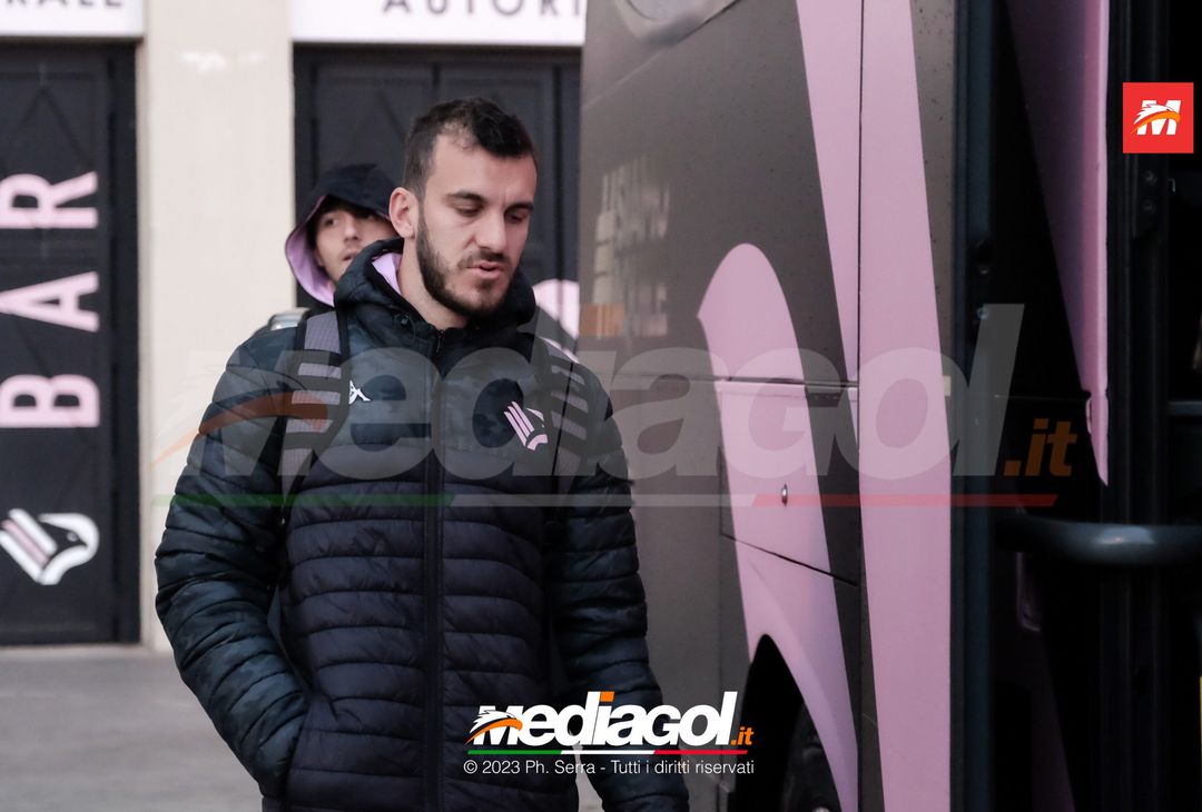 FOTO Pisa-Palermo, i rosanero in partenza dallo stadio “Renzo Barbera” (GALLERY) - immagine 18