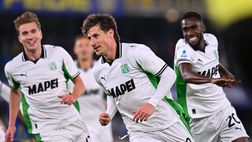 Serie A, il Sassuolo espugna Verona: Pinamonti sbaglia il rigore ma rimedia subito