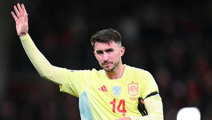 COPENHAGEN, DENMARK - NOVEMBER 15: Aymeric Laporte of Spain acknowledges the fans after the UEFA Nations League 2024/25 League A Group A4 match between Denmark and Spain at on November 15, 2024 in Copenhagen, Denmark. (Photo by Stuart Franklin/Getty Images) Napoli Laporte
