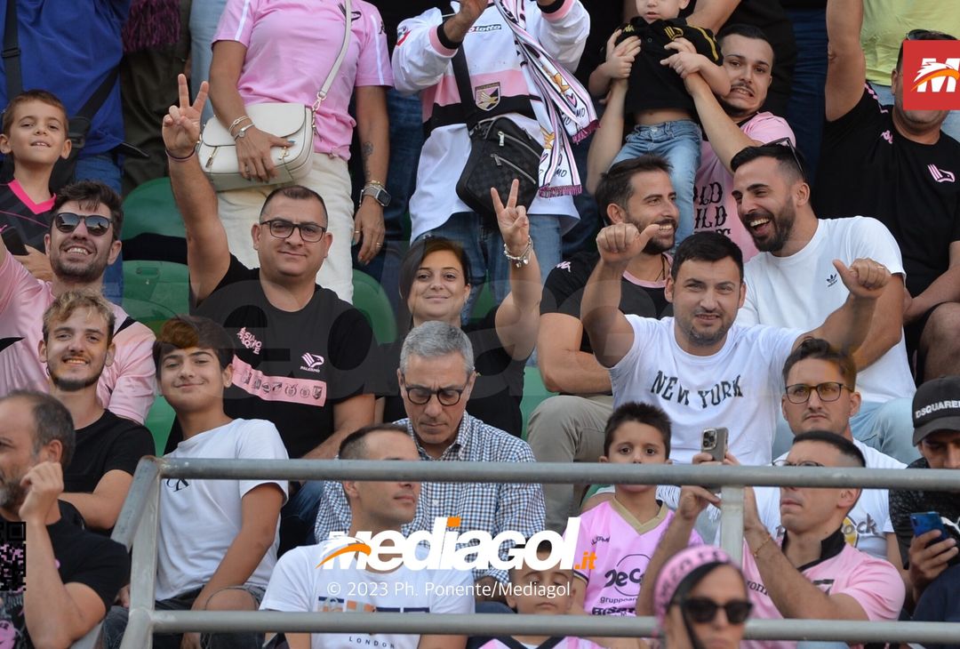 FOTOTIFO Palermo-Lecco, gli scatti ai tifosi al “Renzo Barbera” (GALLERY) - immagine 52