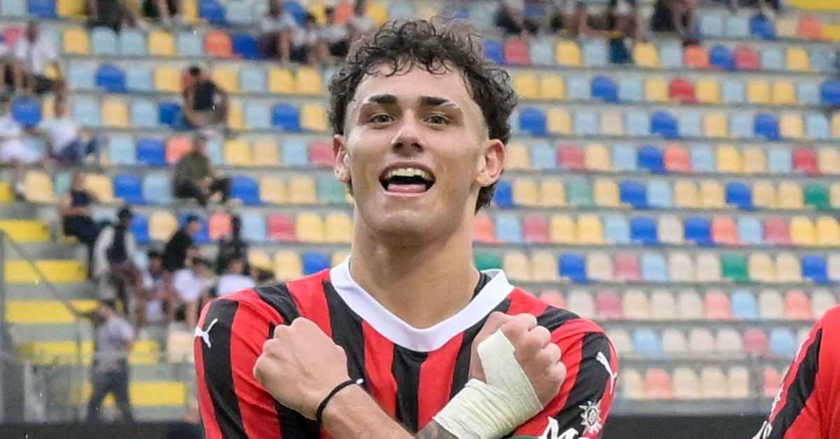 Milan Futuro, ufficiale: La Mantia al primo contratto da professionista Milan Futuro, ufficiale: La Mantia al primo contratto da professionista
