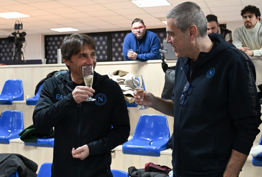 GALLERY Conte e Oriali, brindisi con i giornalisti dopo la conferenza pre Genoa - immagine 5