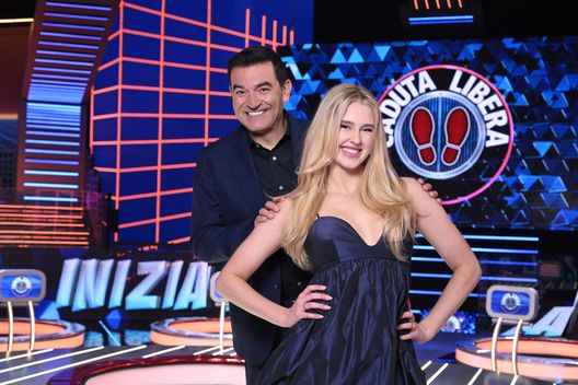 Mediaset - Caduta Lbera Canale 5, torna “Caduta Libera”. Al timone Max Giusti accompagnato da un ex di Amici- immagine 2