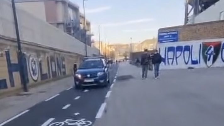 Stadio Maradona, macchine sulla ciclabile in Via Claudio! La denuncia IL VIDEO - immagine 1