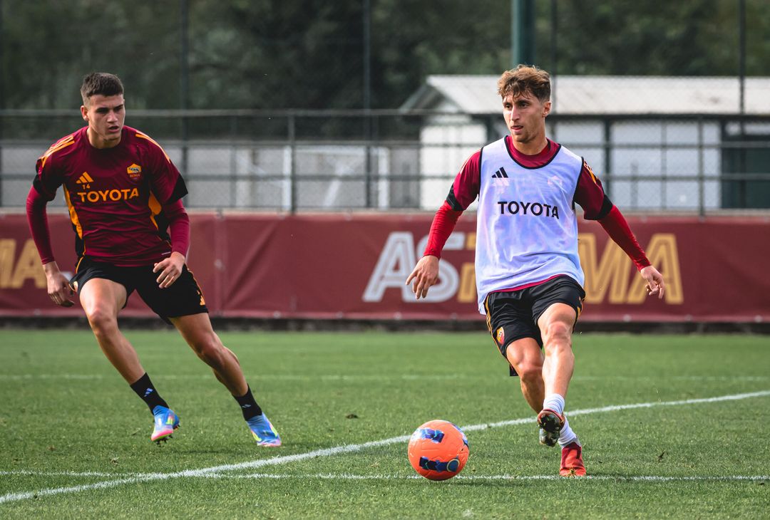 Trigoria, Roma in campo per l’allenamento del venerdì – FOTO GALLERY - immagine 40